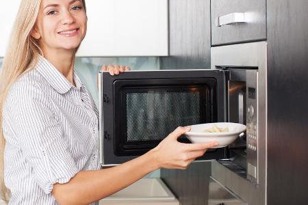 Nicht jedes Geschirr hält der Mikrowellenenergie stand.