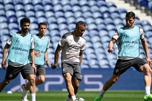 Manchester City für Löw "leicht favorisiert"