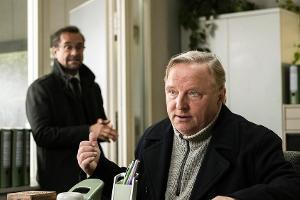 Besprechung im Präsidium: Kommissar Frank Thiel (Axel Prahl, r.) und Prof. Karl-Friedrich Boerne (Jan Josef Liefers).