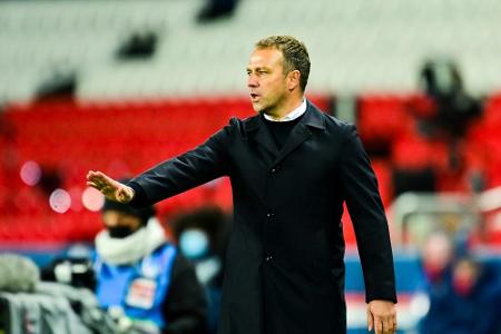 Bild: Flick zur Vertragsunterschrift beim DFB