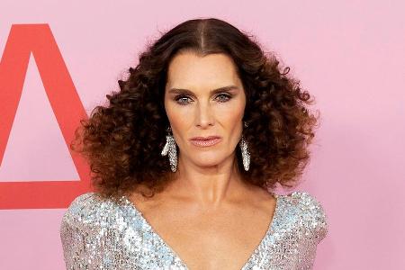 Brooke Shields brach sich im Januar den Oberschenkelknochen.