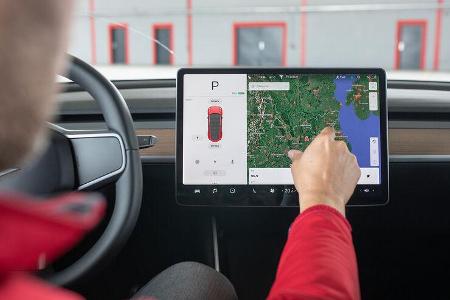Tesla Model Y, Touchscreen