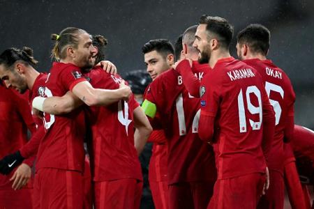 Ayhan führt Türkei zu Sieg gegen Aserbaidschan