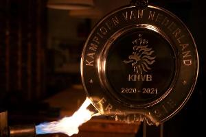 Ajax schmilzt Schale ein und verschenkt "Meistersterne" an Fans