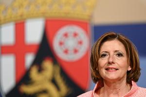 Dreyer begrüßt Frauen-Initiative im Fußball