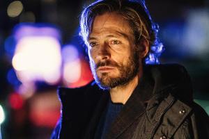 Andreas Pietschmann schlüpft im "Tatort: Wo ist Mike?" in die Rolle eines verzweifelten Vaters.