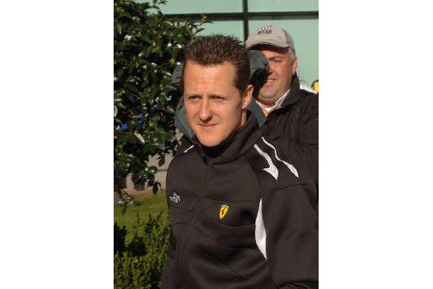 ...Michael Schumacher bislang nicht. 2013 verunglückte er auf seinen Skiern. Seine Familie kümmert sich seitdem liebevoll um...