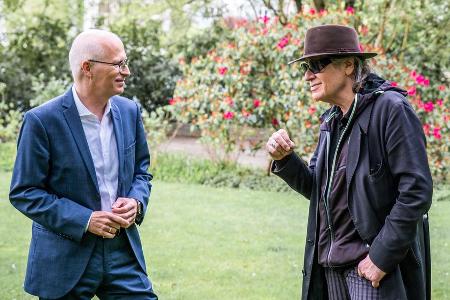 Hamburgs Bürgermeister Peter Tschentscher und Udo Lindenberg bei einem Termin, 2021.