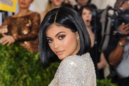 Kylie Jenner will anscheinend ihr Bademodengeschäft ausweiten.