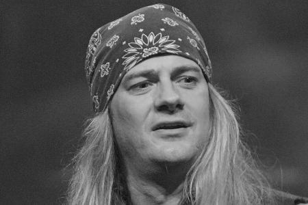 Der ehemalige Skid-Row-Sänger Johnny Solinger ist mit 55 Jahren gestorben.