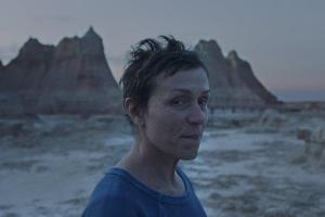 Frances McDormand als Aussteigerin Fern im Oscar-prämierten Drama "Nomadland".