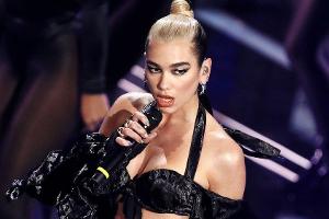 Dua Lipa während eines Auftritts in Italien im Februar 2020