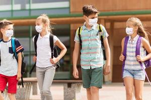 Nicht allen Kindern fällt es leicht, wieder soziale Kontakte zu knüpfen.