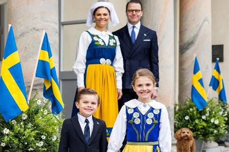 Victoria von Schweden mit ihrer Familie