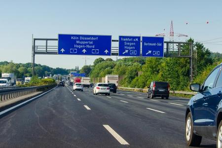 Wer schnell fährt, muss auch eine schnell sinkende Tanknadel in Kauf nehmen. Geschwindigkeiten bis maximal 130 km/h halten d...