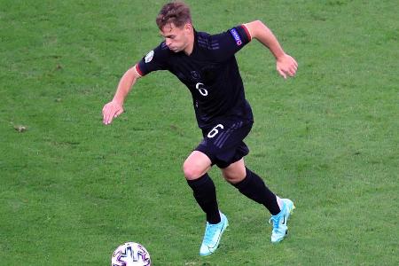 Kam über die rechte Seite zu einigen guten Flankensituationen. Traf nicht immer die richtigen Entscheidungen am Ball, bracht...