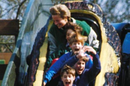 Am 31. August 1997 kam Diana bei einem Autounfall in Paris ums Leben, damals waren William und Harry 15 und 12 Jahre alt. Fo...