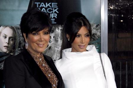 Kris Jenner und ihre wohl berühmteste Tochter Kim Kardashian. Ob Kim mit ihren Halb-Schwestern Kendall und Kylie Jenner sowi...