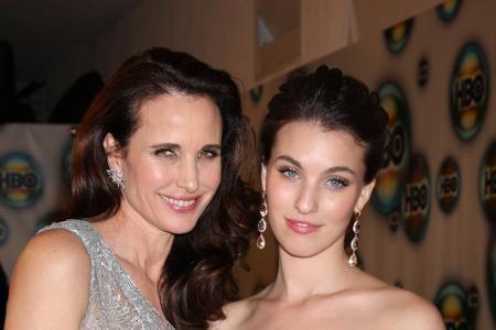 Rainey Qualley mausert sich immer mehr zu einer der angesagtesten Schauspielerinnen Hollywoods. Kein Wunder, wenn die Mama A...