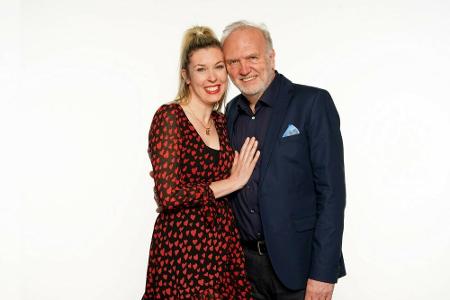 Der Schauspieler und Theaterregisseur Roland Heitz (63) und die Schauspielerin und Musicaldarstellerin Janina Korn (37).