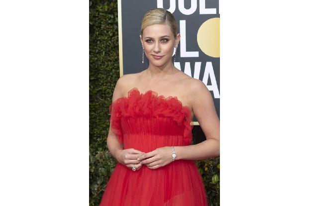 Lili Reinhart outete sich 2020 als bisexuell und warb auf Instagram zugleich für ein LGBTQ+-Event im Rahmen der Black Lives ...