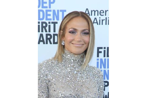 Jennifer Lopez veröffentlichte zum Pride Month 2017 einen bewegenden, offenen Brief, in dem sie unter anderem ihrer offen ho...