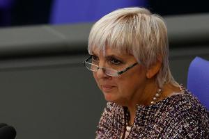 Bundestagsvizepräsidentin Roth verurteilt Regenbogenentscheidung der UEFA