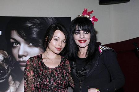 Cosma Shiva Hagen (39) ist die Tochter von Rocksängerin Nina Hagen (66). Ob sie ihre Mutter wohl am Muttertag in ihr neues T...
