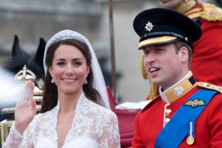 Sechs Jahre später heiratet Prinz William am 29. April 2011 seine Kate. Die beiden feiern 2021 ihren zehnten Hochzeitstag.