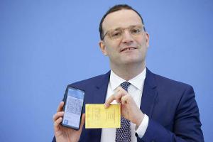 Jens Spahn bei der Vorstellung des digitalen Imfpnachweises.