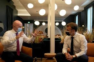 Macron und Infantino weihen FIFA-Niederlassung in Paris ein