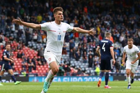 Tor fast von der Mittellinie: Schick schockt Schotten beim EM-Comeback