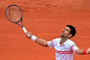 Djokovic mit Mühe, Nadal souverän: Topstars wehren Angriffe der Italien-Teenies ab