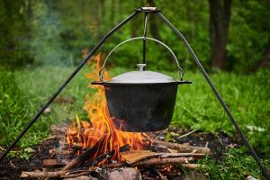 Vor allem leckere Eintöpfe und Suppen lassen sich im Kessel zaubern.