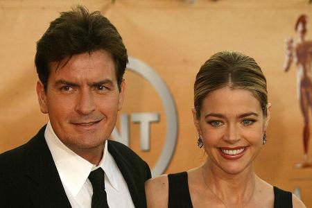 Nach vier gemeinsamen Ehejahren mit Charlie Sheen zog Denise Richards die Reißleine. Sie warf ihm vor, gewalttätig zu sein. ...
