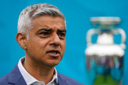 Bürgermeister Khan warnt schottische Fans vor Reisen nach London