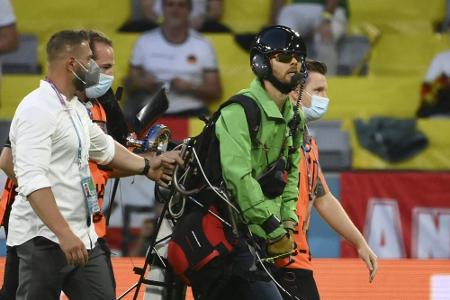 Münchner Polizei ermittelt gegen Motorgleitschirmflieger