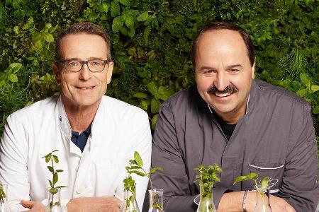 Dr. Matthias Riedl (l.) und Johann Lafer haben gemeinsam das Buch 