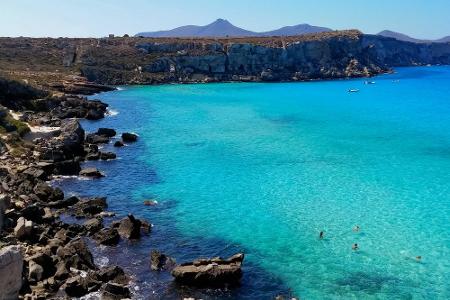 Auf der Suche nach Südseefeeling in Italien? Dann sind Sie auf der Insel Favignana vor der Küste Siziliens genau richtig. Am...
