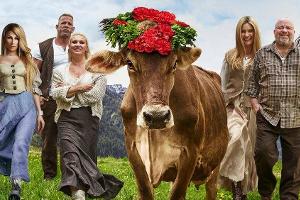 Die "Alm"-Promis werden eine Zeitreise durchleben.