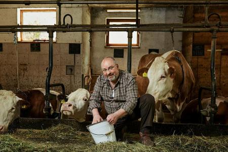 Kulinarisch könnte Sternekoch Christian Lohse (54) den anderen einheizen. Der Berliner übernimmt gerne die Führung, liebt ab...