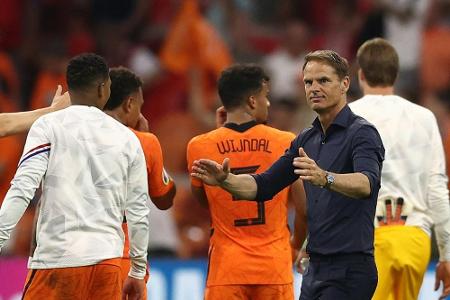 Oranje: De Boer setzt weiter auf Dreierkette