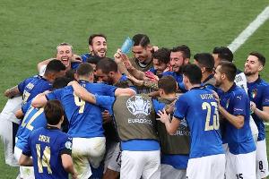 Rekordjäger Italien stürmt als Gruppensieger ins Achtelfinale - auch Wales weiter