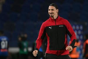 Ibrahimovic erfolgreich am linken Knie operiert