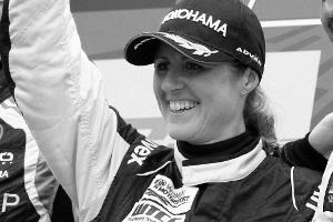 Erste Siegerin des 24-Stunden-Rennens: Verstorbene Schmitz erhält Kurve auf der Nordschleife