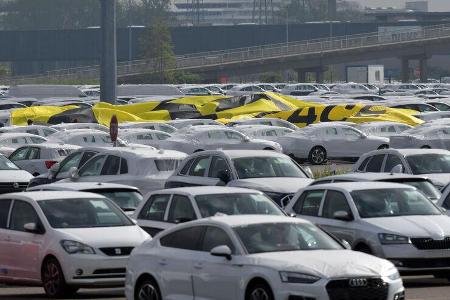 Greenpeace klaut VW-Schlüssel in Emden