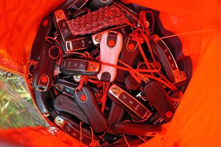 Greenpeace klaut VW-Schlüssel in Emden