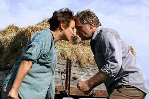 "Rindvieh à la Carte": Bei der bodenständigen Frieda (Muriel Baumeister) eckt der erfolgsverwöhnte Starkoch Felix (Bernhard ...