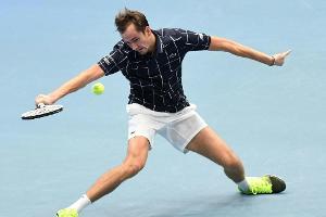 Medwedew im Eiltempo ins Achtelfinale - auch Tsitsipas weiter