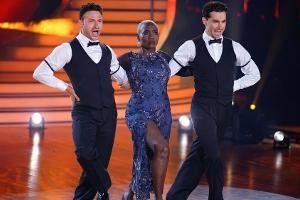 Robert Beitsch (li.) mit Auma Obama und Andrzej Cibis bei einem Auftritt der diesjährigen Staffel